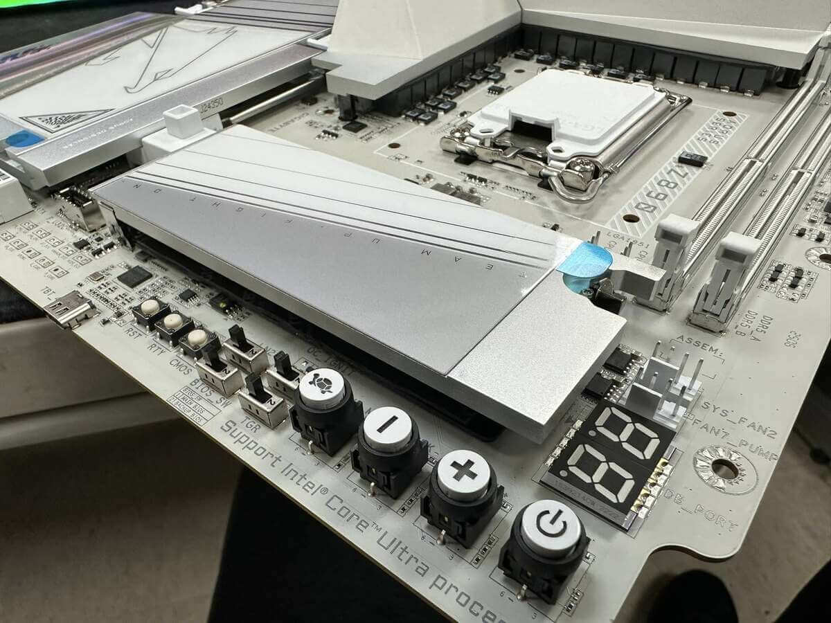 bo mạch chủ Z890 AORUS Tachyon ICE