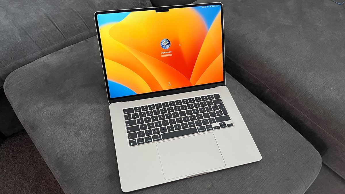 Macbook AIr M2 chiếc laptop dành cho người làm truyền thông 